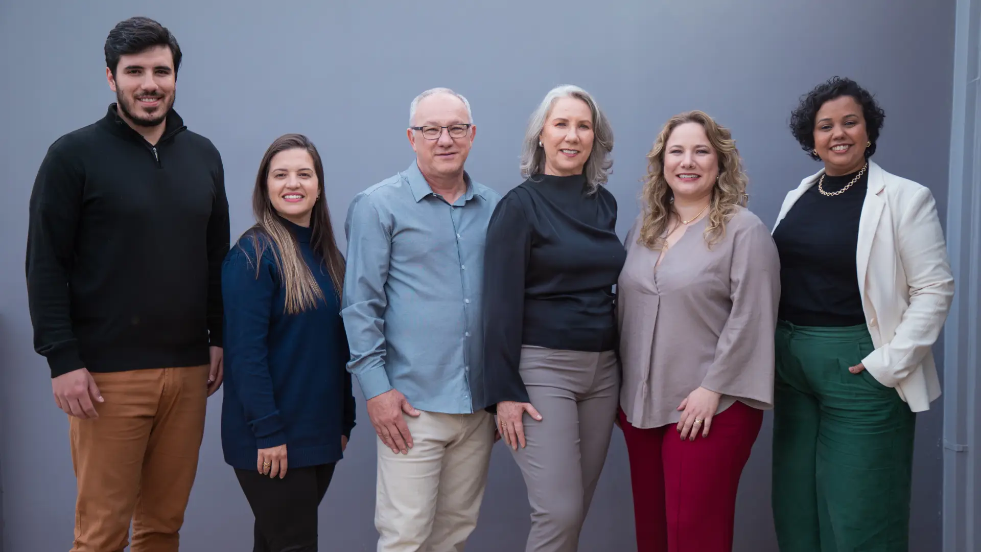 Equipe da Ativa Contabilidade em escritório moderno